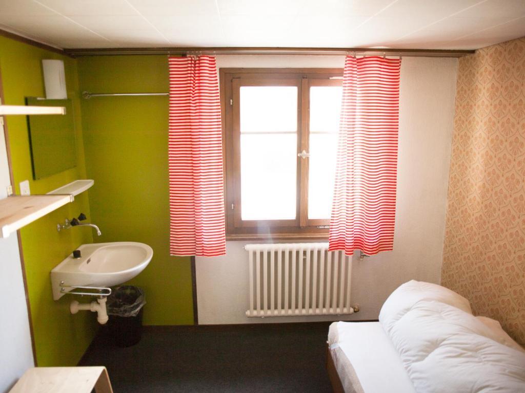 Nangijala Hostel Disentis Oda fotoğraf